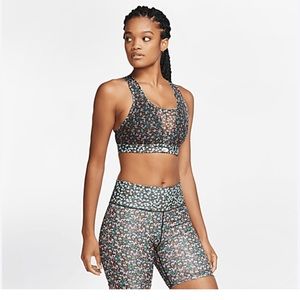 Nike Swoosh Printed Mesh Medium Support Sports Bra - Size M - EUC